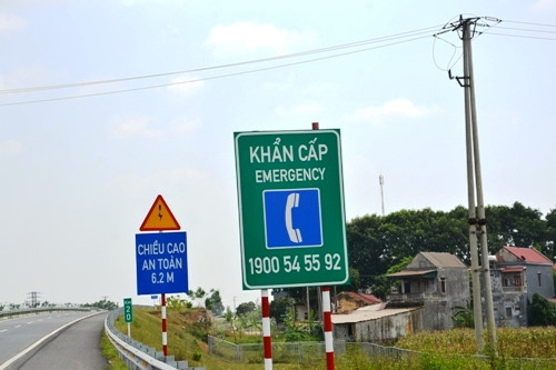 Những[-]quy[-]tắc[-]sống[-]còn[-]khi[-]dừng[-]xe[-]trên[-]cao[-]tốc[-]ở[-]Việt[-]Nam